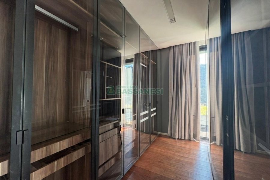 Casa com 484m², 3 dormitórios, 2 vagas, no bairro Linha 40 em Caxias do Sul para Comprar