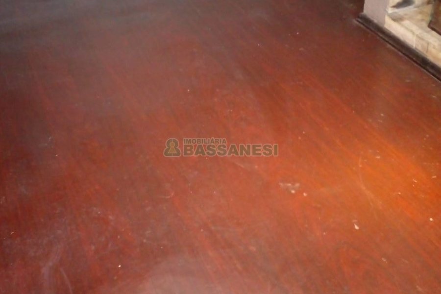 Casa com 236m², 3 dormitórios, 1 vaga, no bairro Santa Corona em Caxias do Sul para Comprar