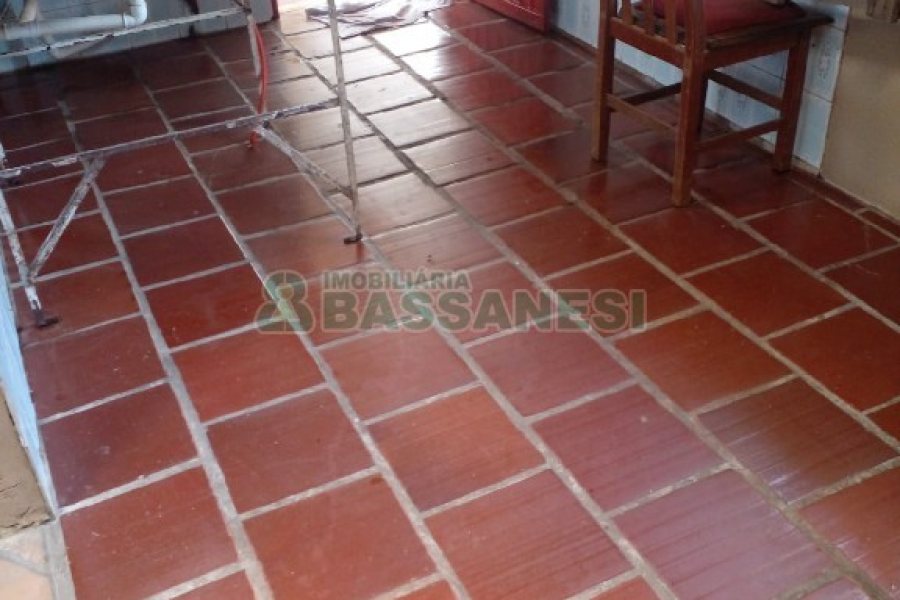 Casa com 236m², 3 dormitórios, 1 vaga, no bairro Santa Corona em Caxias do Sul para Comprar
