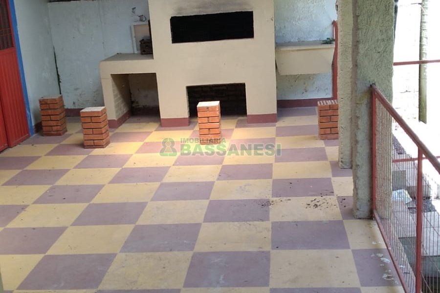 Casa com 236m², 3 dormitórios, 1 vaga, no bairro Santa Corona em Caxias do Sul para Comprar