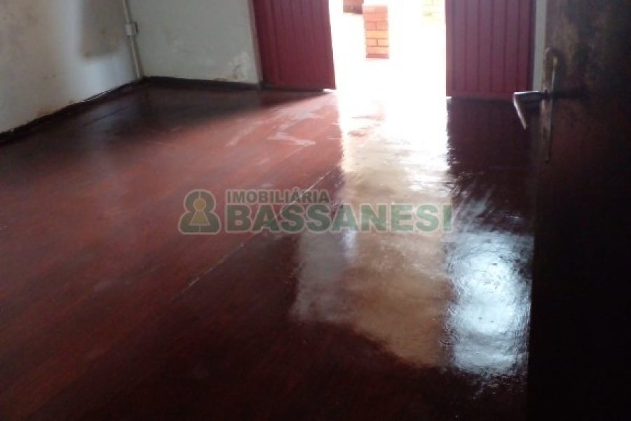 Casa com 236m², 3 dormitórios, 1 vaga, no bairro Santa Corona em Caxias do Sul para Comprar