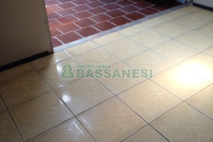 Casa com 236m², 3 dormitórios, 1 vaga, no bairro Santa Corona em Caxias do Sul para Comprar