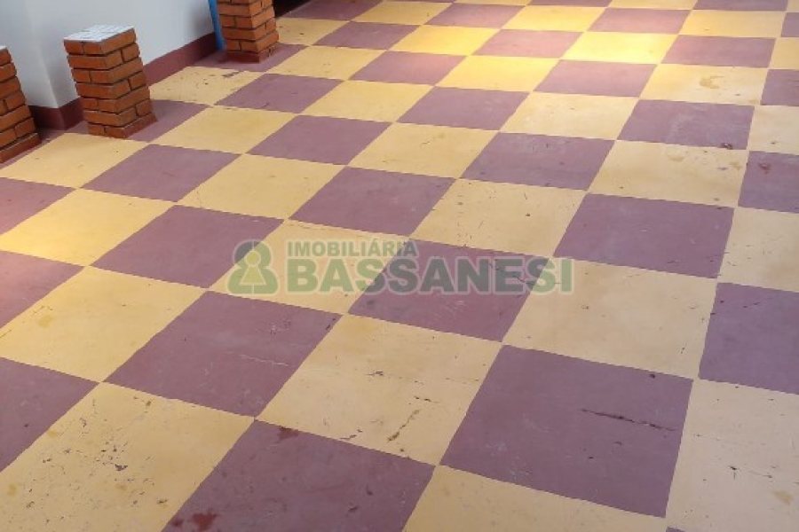 Casa com 236m², 3 dormitórios, 1 vaga, no bairro Santa Corona em Caxias do Sul para Comprar