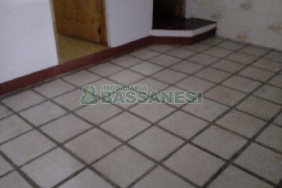 Casa com 236m², 3 dormitórios, 1 vaga, no bairro Santa Corona em Caxias do Sul para Comprar