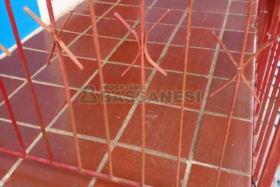 Casa com 236m², 3 dormitórios, 1 vaga, no bairro Santa Corona em Caxias do Sul para Comprar