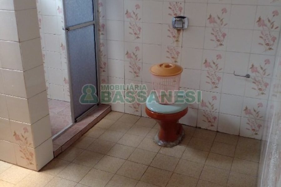 Casa com 236m², 3 dormitórios, 1 vaga, no bairro Santa Corona em Caxias do Sul para Comprar