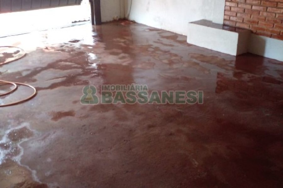 Casa com 236m², 3 dormitórios, 1 vaga, no bairro Santa Corona em Caxias do Sul para Comprar