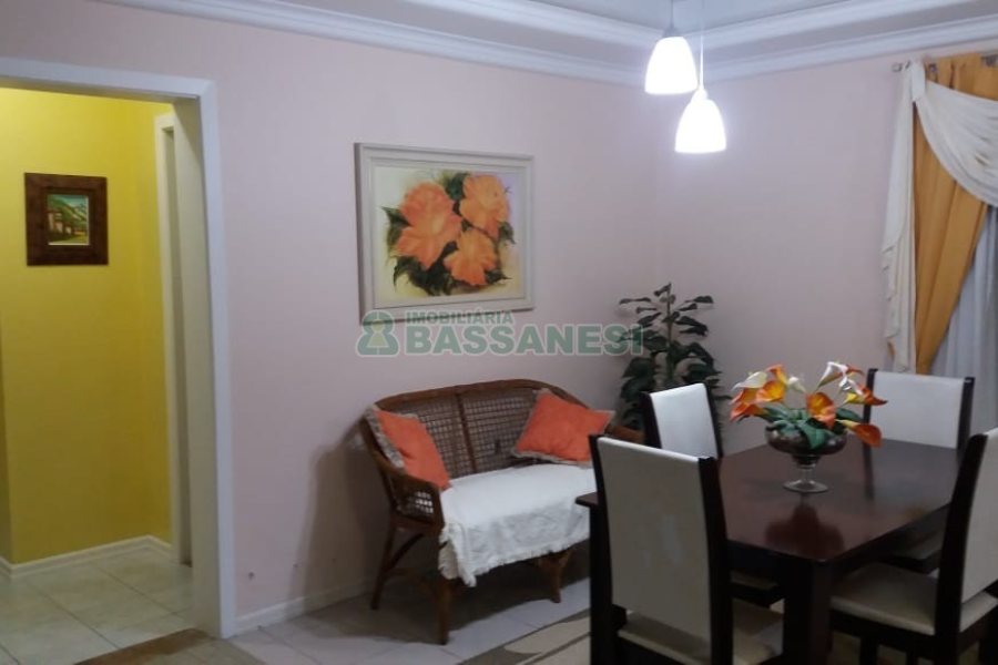 Casa com 320m², 3 dormitórios, 2 vagas, no bairro Vinhedos em Caxias do Sul para Comprar