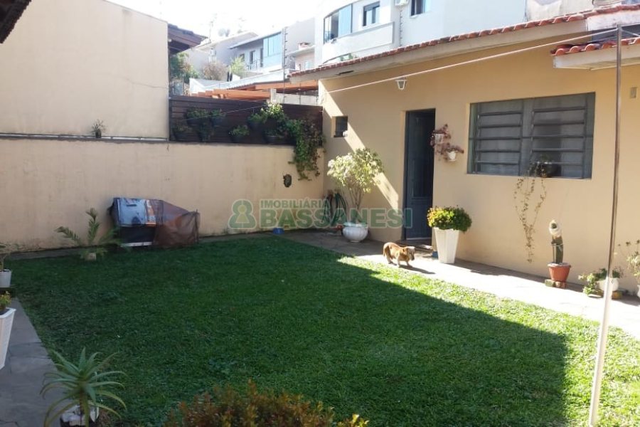 Casa com 320m², 3 dormitórios, 2 vagas, no bairro Vinhedos em Caxias do Sul para Comprar