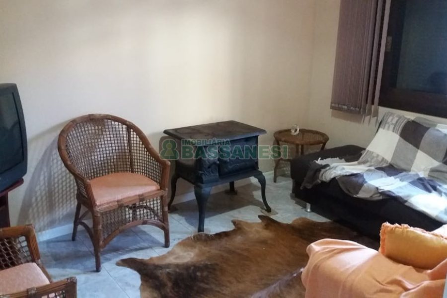 Casa com 320m², 3 dormitórios, 2 vagas, no bairro Vinhedos em Caxias do Sul para Comprar