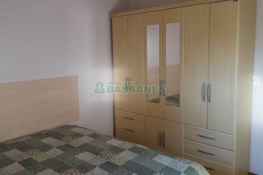 Casa com 320m², 3 dormitórios, 2 vagas, no bairro Vinhedos em Caxias do Sul para Comprar