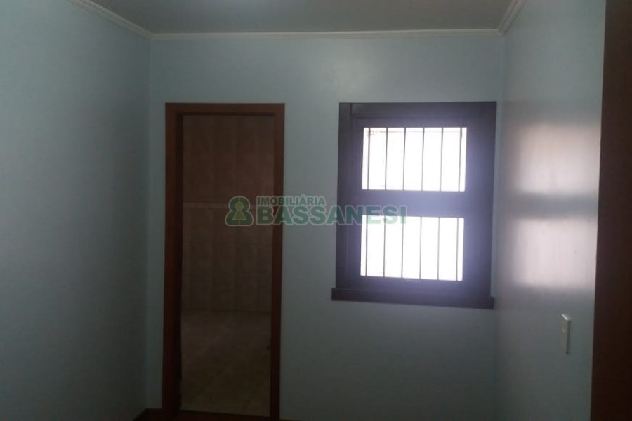 Casa com 320m², 3 dormitórios, 2 vagas, no bairro Vinhedos em Caxias do Sul para Comprar