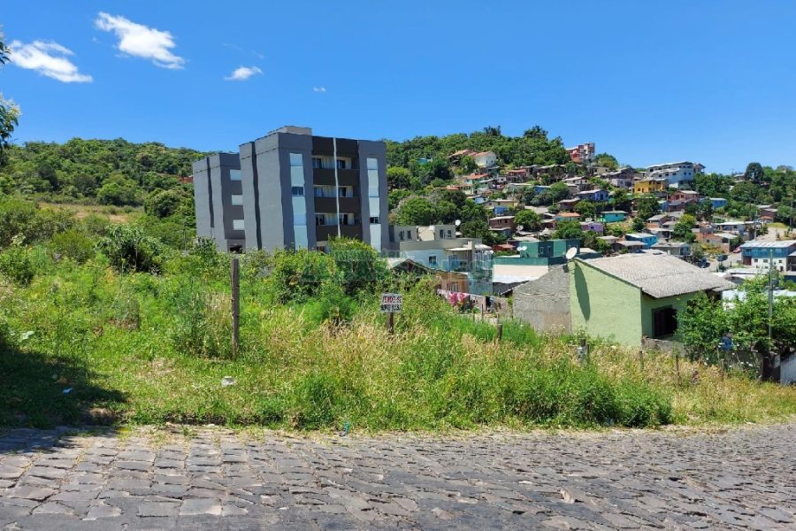 Terreno, no bairro Nossa Senhora das Graças em Caxias do Sul para Comprar