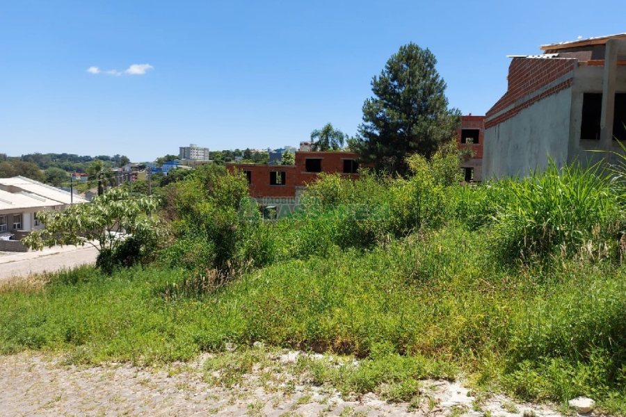 Terreno, no bairro Nossa Senhora das Graças em Caxias do Sul para Comprar