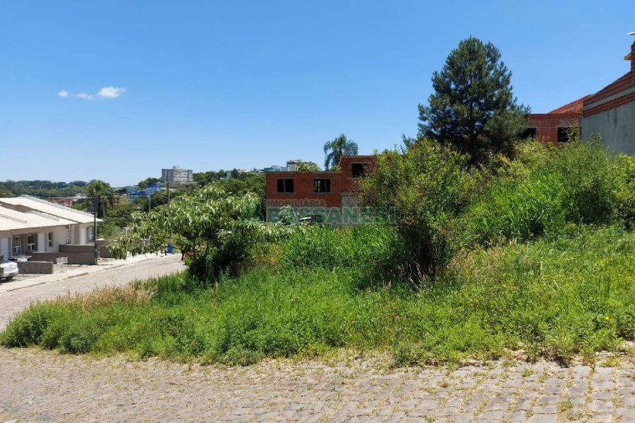 Terreno, no bairro Nossa Senhora das Graças em Caxias do Sul para Comprar