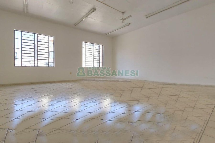 Predio com 709m², no bairro São Pelegrino em Caxias do Sul para Alugar