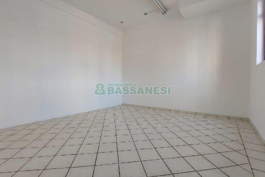 Predio com 709m², no bairro São Pelegrino em Caxias do Sul para Alugar