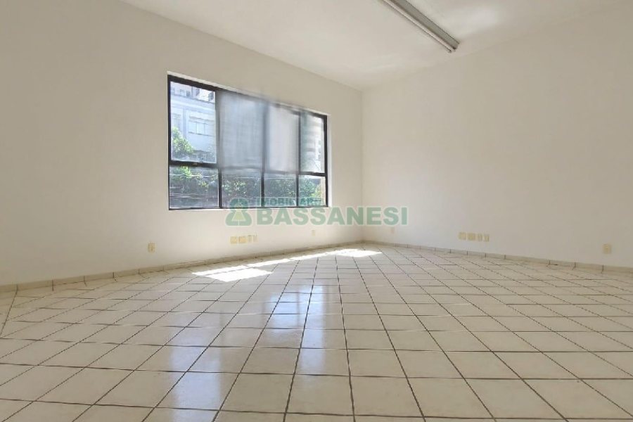 Predio com 709m², no bairro São Pelegrino em Caxias do Sul para Alugar