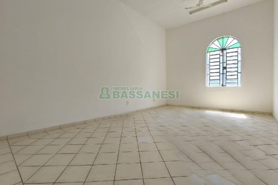 Predio com 709m², no bairro São Pelegrino em Caxias do Sul para Alugar