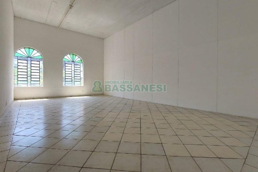 Predio com 709m², no bairro São Pelegrino em Caxias do Sul para Alugar