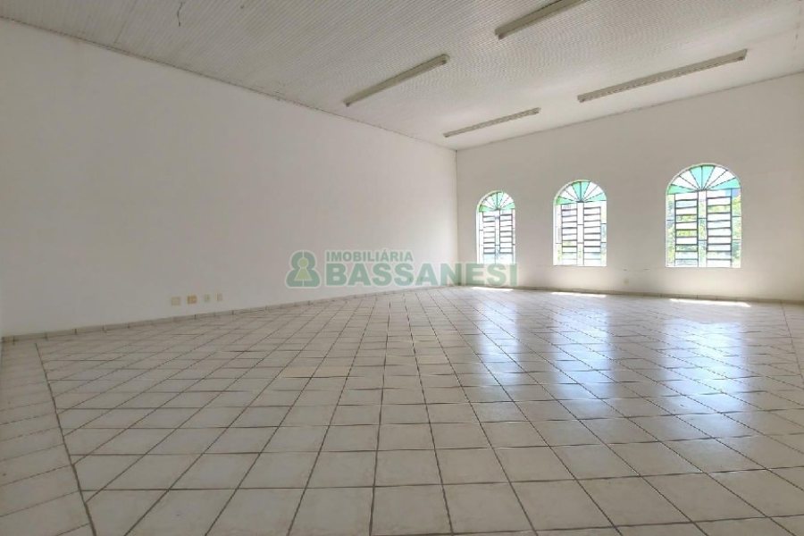 Predio com 709m², no bairro São Pelegrino em Caxias do Sul para Alugar