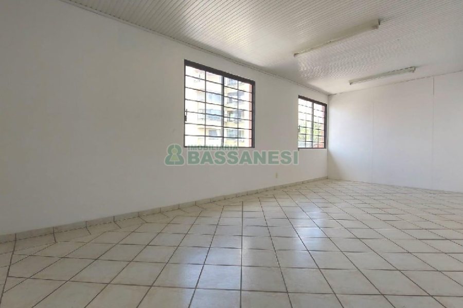 Predio com 709m², no bairro São Pelegrino em Caxias do Sul para Alugar