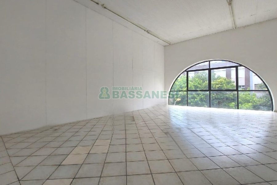 Predio com 709m², no bairro São Pelegrino em Caxias do Sul para Alugar