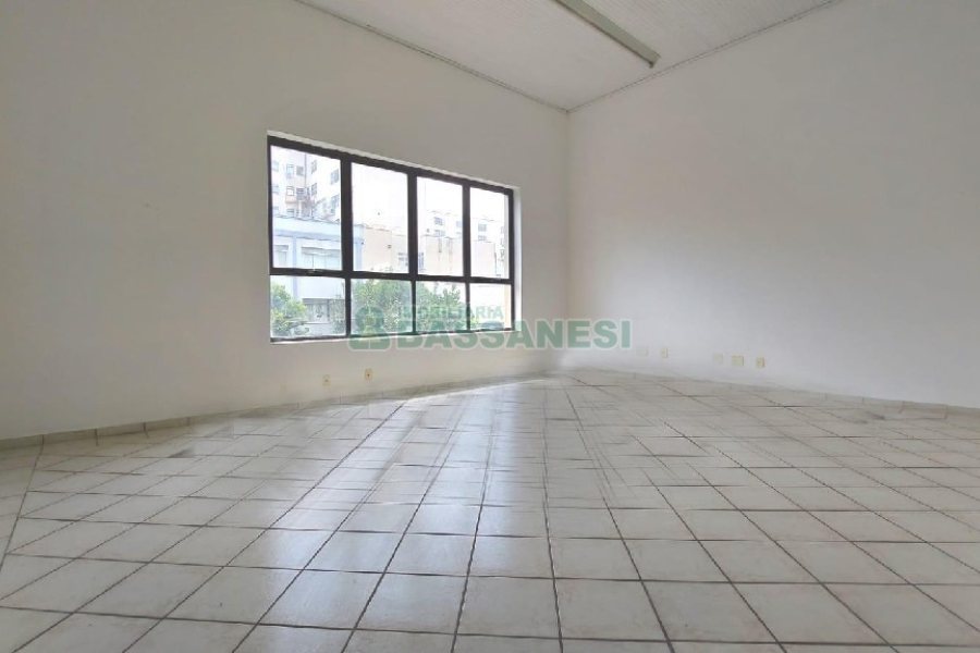 Predio com 709m², no bairro São Pelegrino em Caxias do Sul para Alugar