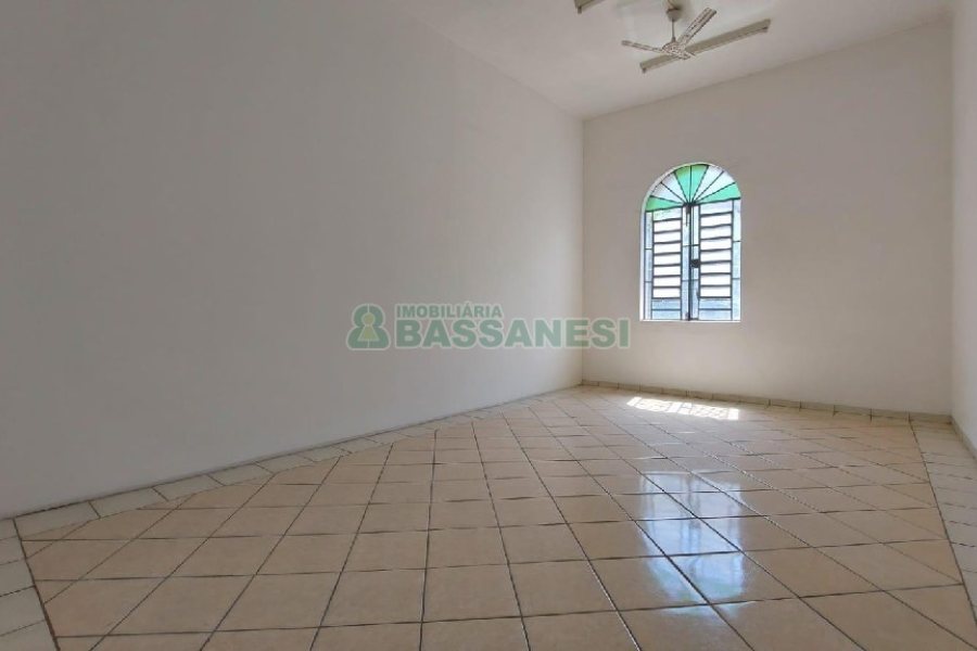 Predio com 709m², no bairro São Pelegrino em Caxias do Sul para Alugar