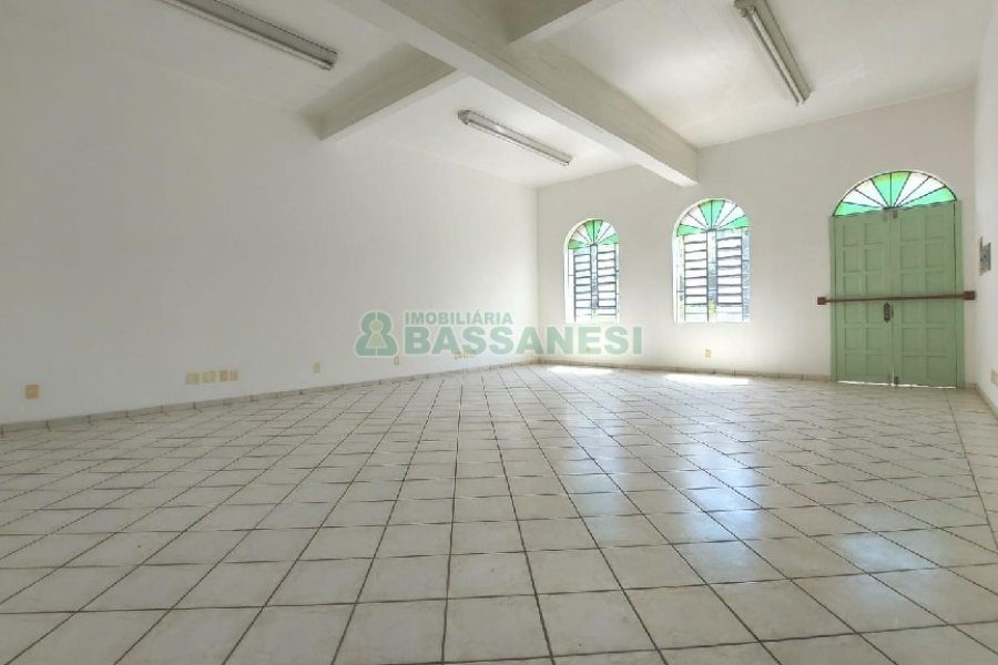 Predio com 709m², no bairro São Pelegrino em Caxias do Sul para Alugar