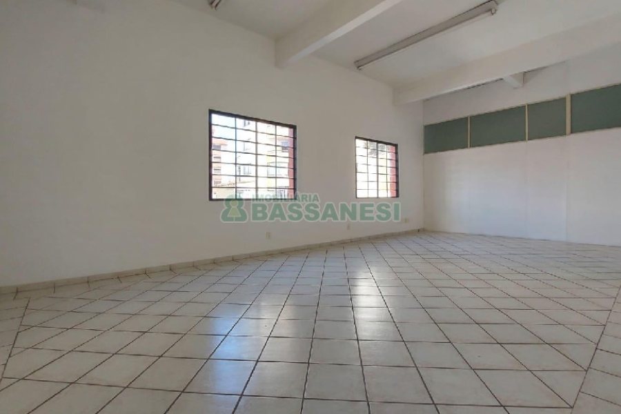 Predio com 709m², no bairro São Pelegrino em Caxias do Sul para Alugar