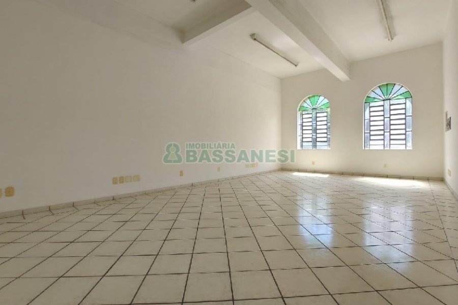 Predio com 709m², no bairro São Pelegrino em Caxias do Sul para Alugar