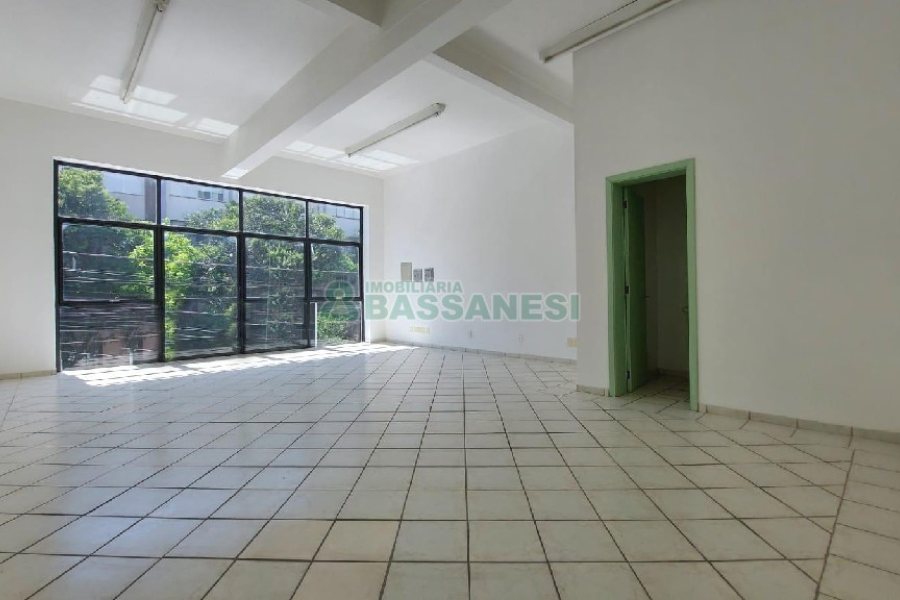 Predio com 709m², no bairro São Pelegrino em Caxias do Sul para Alugar