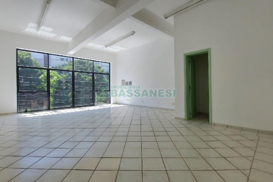 Predio com 709m², no bairro São Pelegrino em Caxias do Sul para Alugar