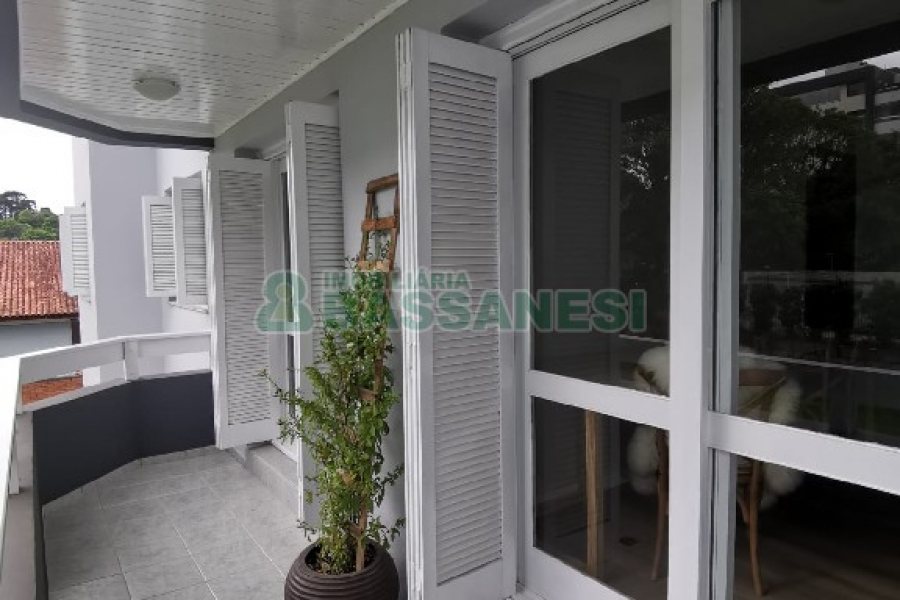 Apto Mobiliado com 184m², 4 dormitórios, 2 vagas, no bairro Colina Sorriso em Caxias do Sul para Comprar