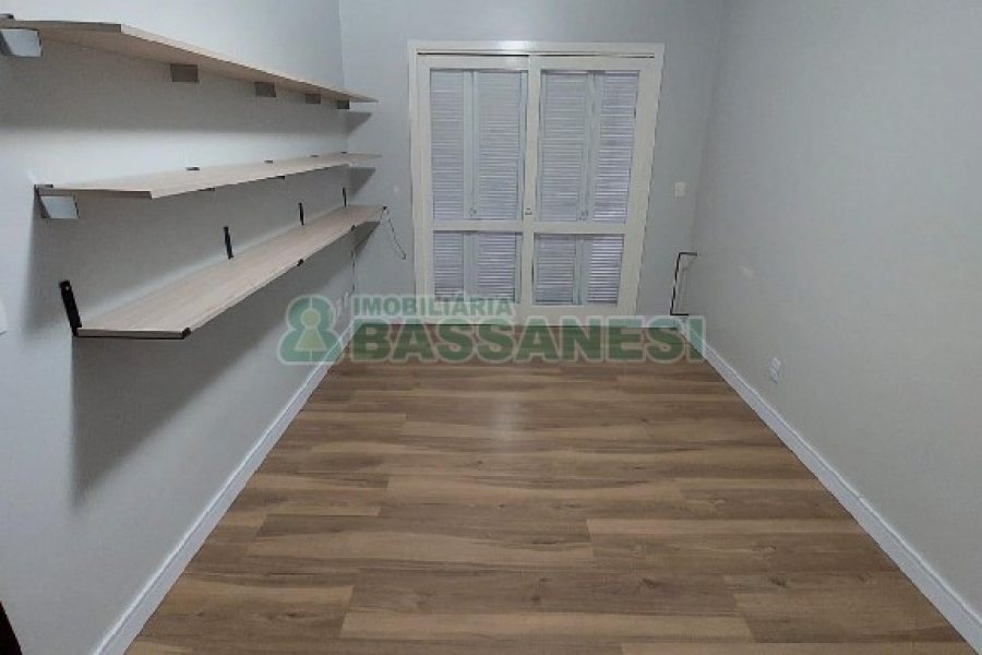 Apto Mobiliado com 184m², 4 dormitórios, 2 vagas, no bairro Colina Sorriso em Caxias do Sul para Comprar