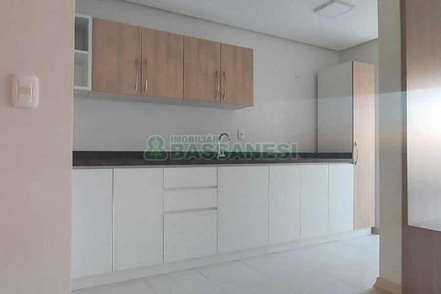 Apto Mobiliado com 60m², 1 dormitório, 1 vaga, no bairro Rio Branco em Caxias do Sul para Alugar