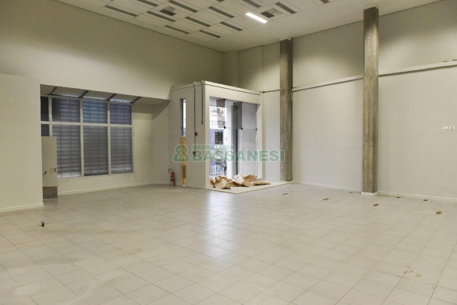 Loja com 2287m², no bairro Centro em Caxias do Sul para Alugar