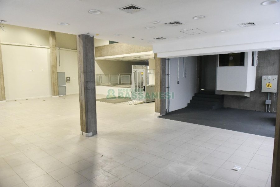 Loja com 2287m², no bairro Centro em Caxias do Sul para Alugar
