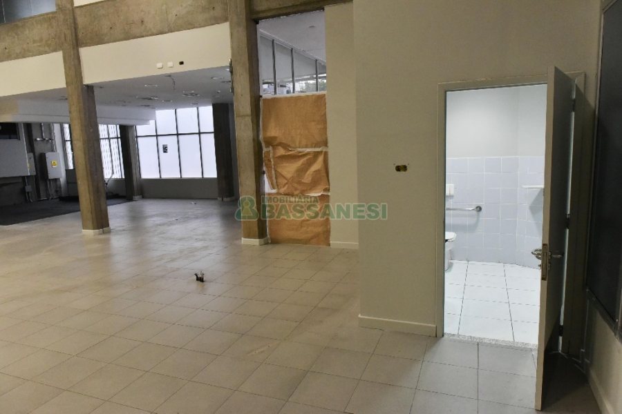 Loja com 2287m², no bairro Centro em Caxias do Sul para Alugar