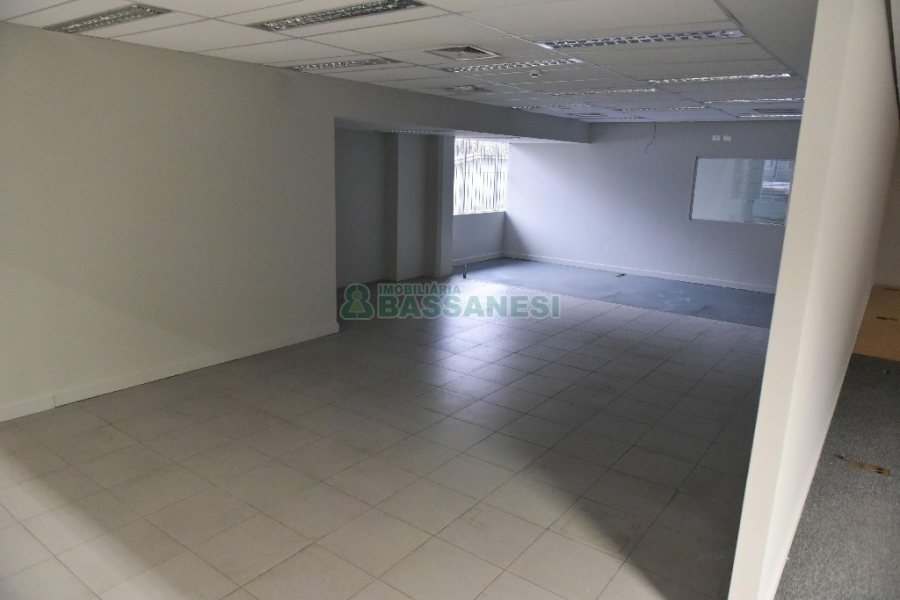 Loja com 2287m², no bairro Centro em Caxias do Sul para Alugar