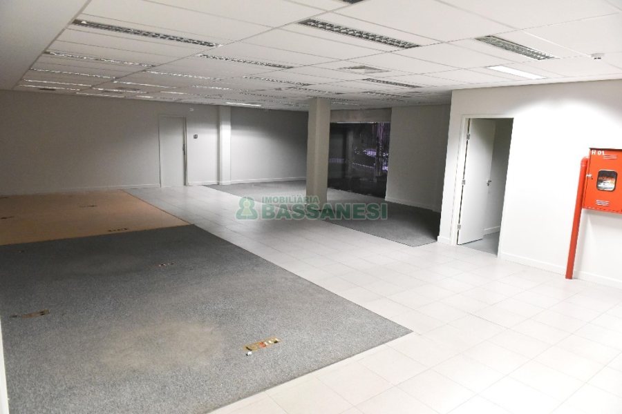 Loja com 2287m², no bairro Centro em Caxias do Sul para Alugar