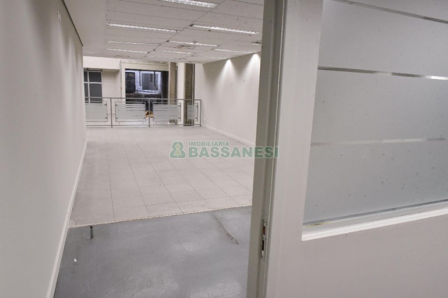 Loja com 2287m², no bairro Centro em Caxias do Sul para Alugar