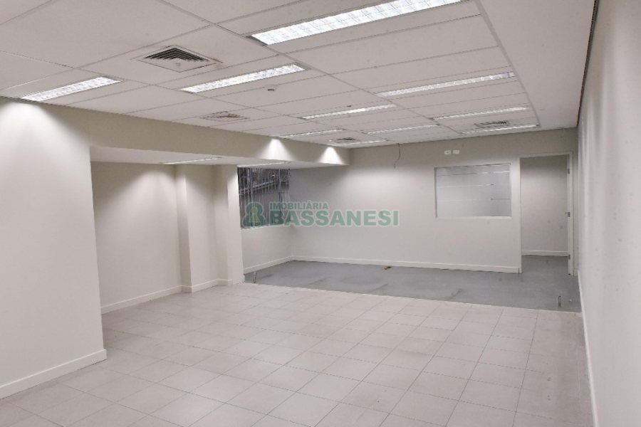 Loja com 2287m², no bairro Centro em Caxias do Sul para Alugar