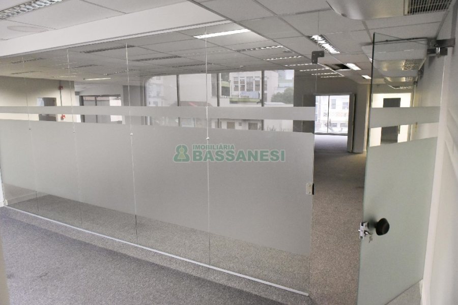 Loja com 2287m², no bairro Centro em Caxias do Sul para Alugar