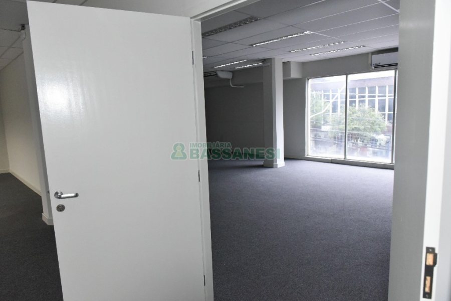 Loja com 2287m², no bairro Centro em Caxias do Sul para Alugar