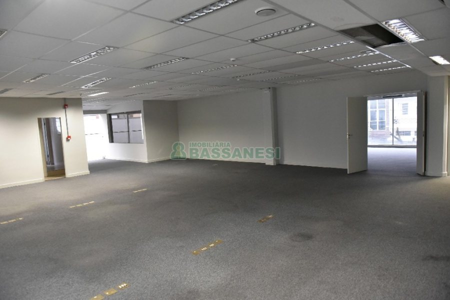 Loja com 2287m², no bairro Centro em Caxias do Sul para Alugar