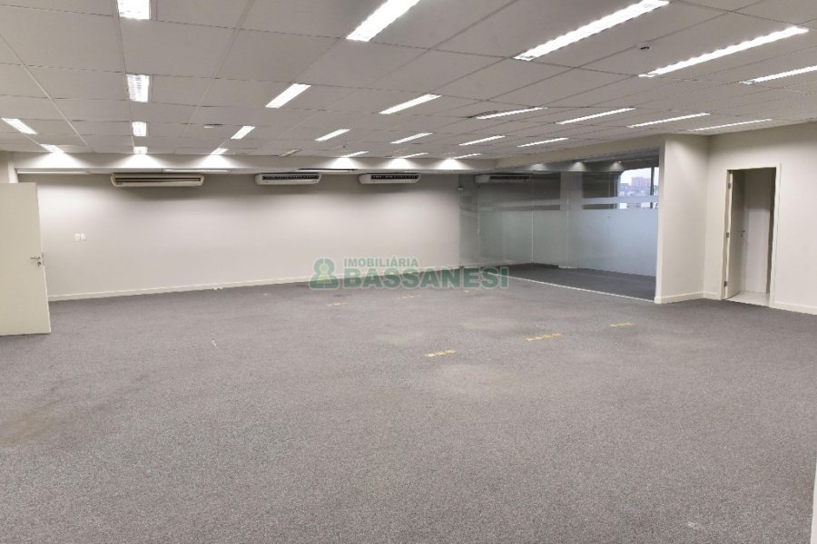 Loja com 2287m², no bairro Centro em Caxias do Sul para Alugar