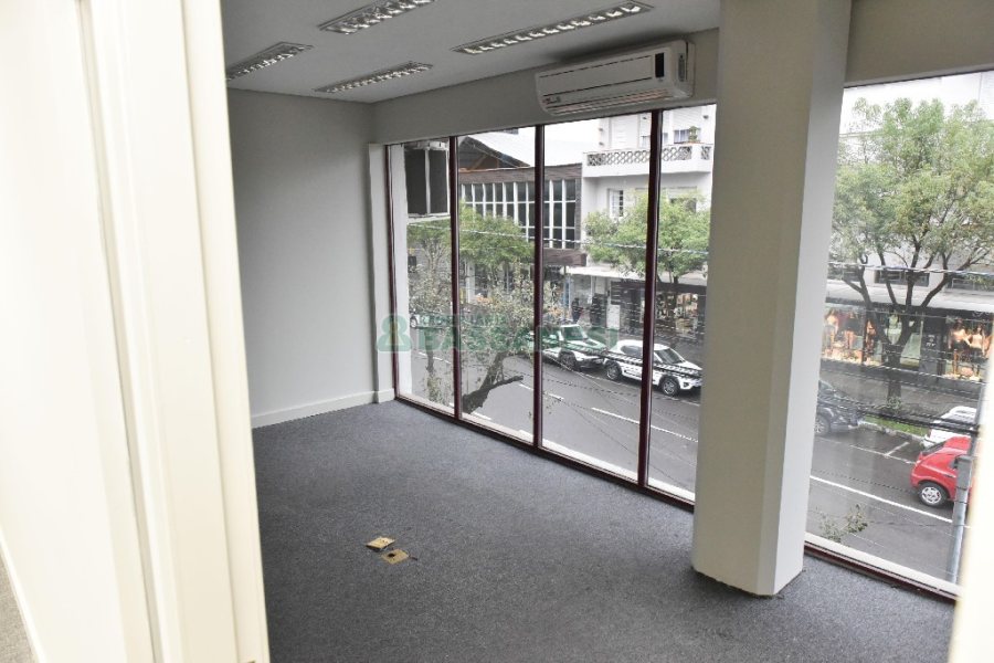 Loja com 2287m², no bairro Centro em Caxias do Sul para Alugar