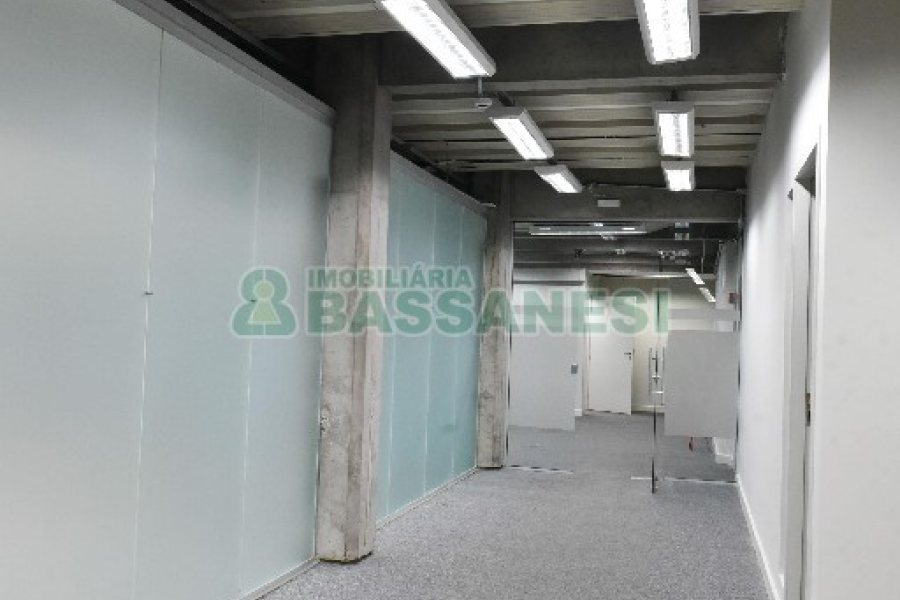 Loja com 2287m², no bairro Centro em Caxias do Sul para Alugar